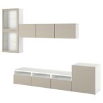 BESTÅ Combinazione TV/ante a vetro - bianco Lappviken/grigio chiaro-beige vetro trasparente 300x42x211 cm