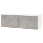 BESTÅ Scaffale con ante - bianco/Kallviken grigio chiaro 120x42x38 cm